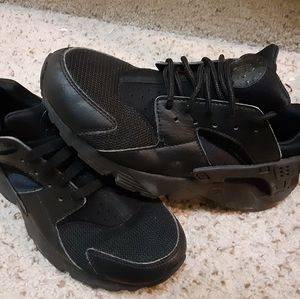 NIKE AIR HUARACHE (Black) - 7y (25cm)